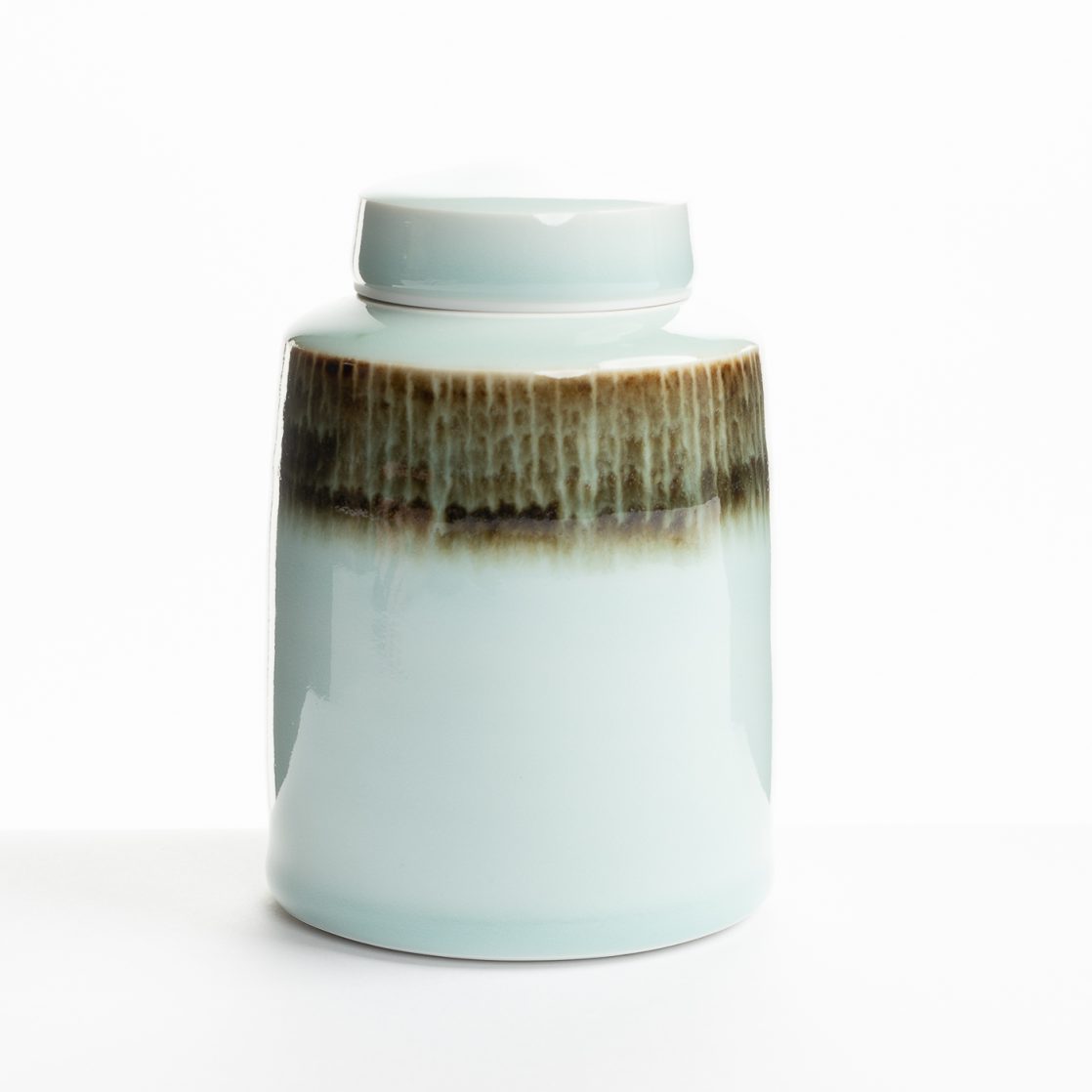 Lidded jar CK233Y1534